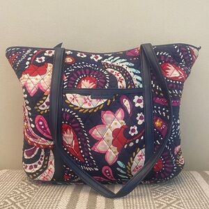 Vera Bradley quilted paisley medium tote w/ leather handles. Travel car preppy